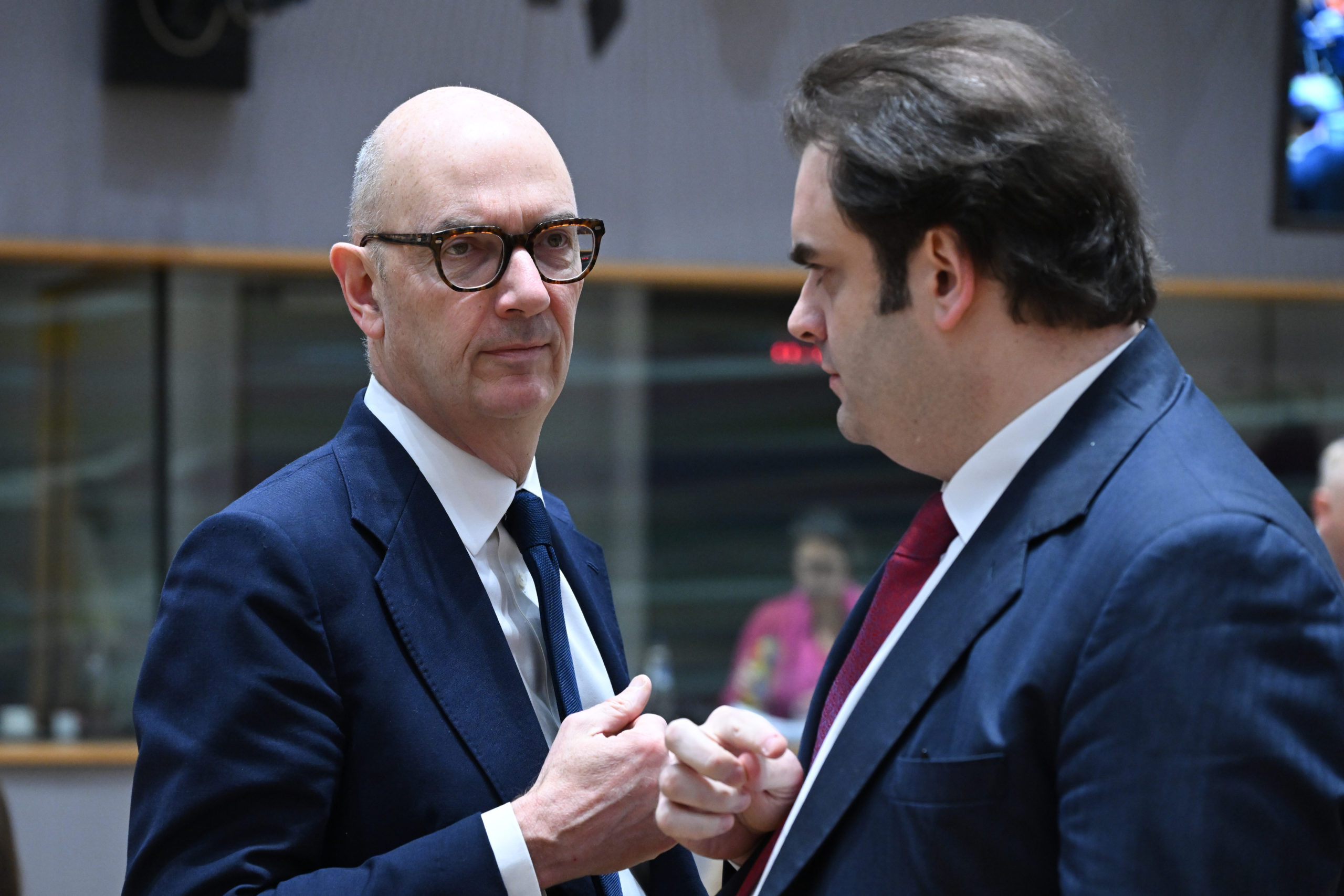 ECOFIN: Ο Πιερρακάκης έλαβε τα συγχαρητήρια των υπουργών για την ανάδειξή του στην ηγεσία του Eurogroup ΦΩΤΟ – ΒΙΝΤΕΟ 5 ECOFIN: Ο Πιερρακάκης έλαβε τα συγχαρητήρια των υπουργών για την ανάδειξή του στην ηγεσία του Eurogroup ΦΩΤΟ – ΒΙΝΤΕΟ