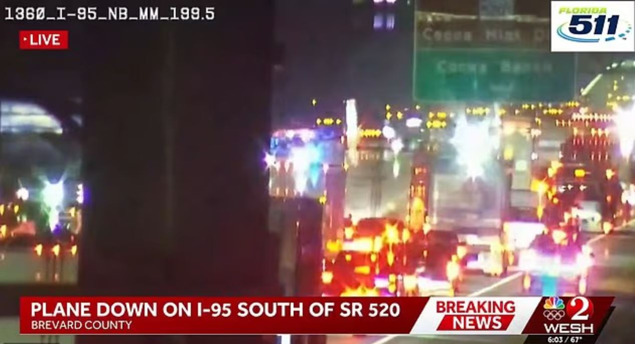 Φλόριντα: Αεροπλάνο κατέβηκε σε δρόμο και χτύπησε αυτοκίνητο 6 Φλόριντα: Αεροπλάνο κατέβηκε σε δρόμο και χτύπησε αυτοκίνητο