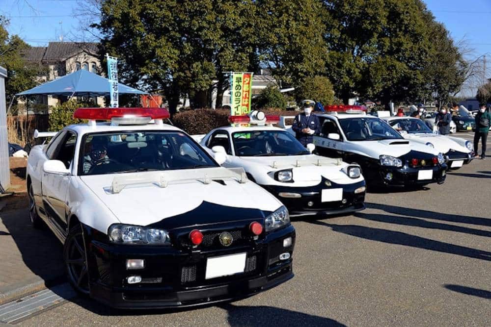 Τα κορυφαία περιπολικά του κόσμου: Big in Japan 16 police-cars-in-japan-1