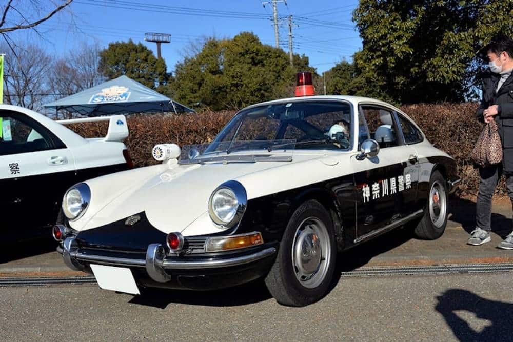 Τα κορυφαία περιπολικά του κόσμου: Big in Japan 27 police-cars-in-japan-8