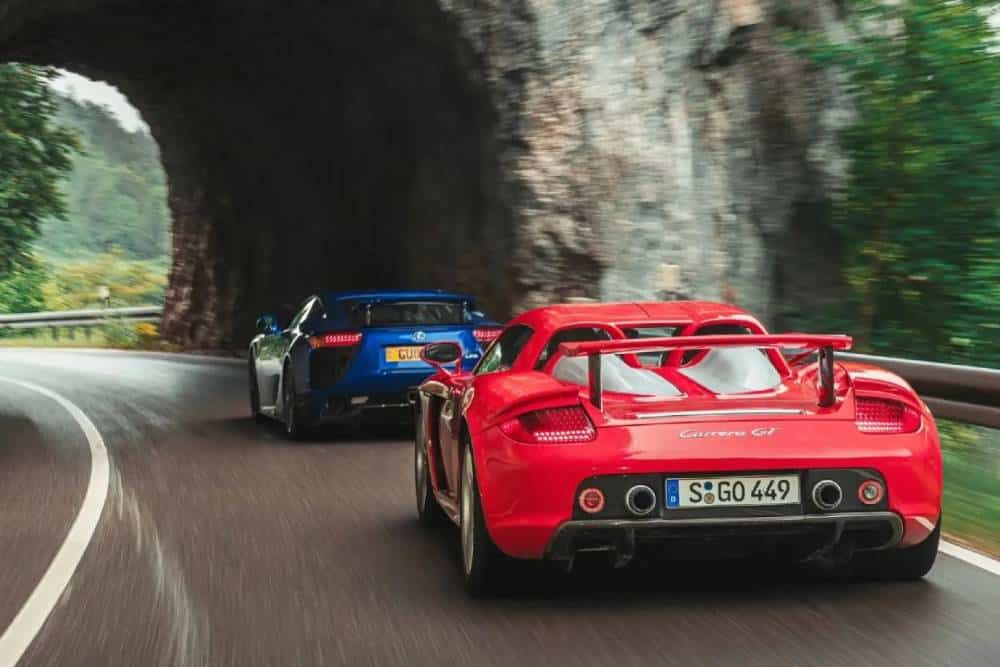 Ηχητική απόλαυση Lexus LFA & Porsche Carrera GT