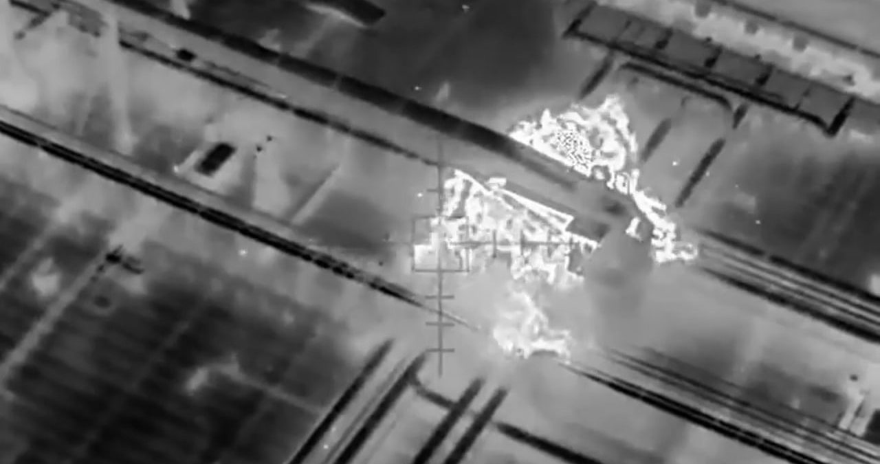 Ουκρανία: Πρωτοφανής επίθεση σε ρωσικό τάνκερ στη Μεσόγειο και το μήνυμα προς Πούτιν – Το «μακρύ χέρι» του Κιέβου 14 Ουκρανία: Πρωτοφανής επίθεση σε ρωσικό τάνκερ στη Μεσόγειο και το μήνυμα προς Πούτιν – Το «μακρύ χέρι» του Κιέβου