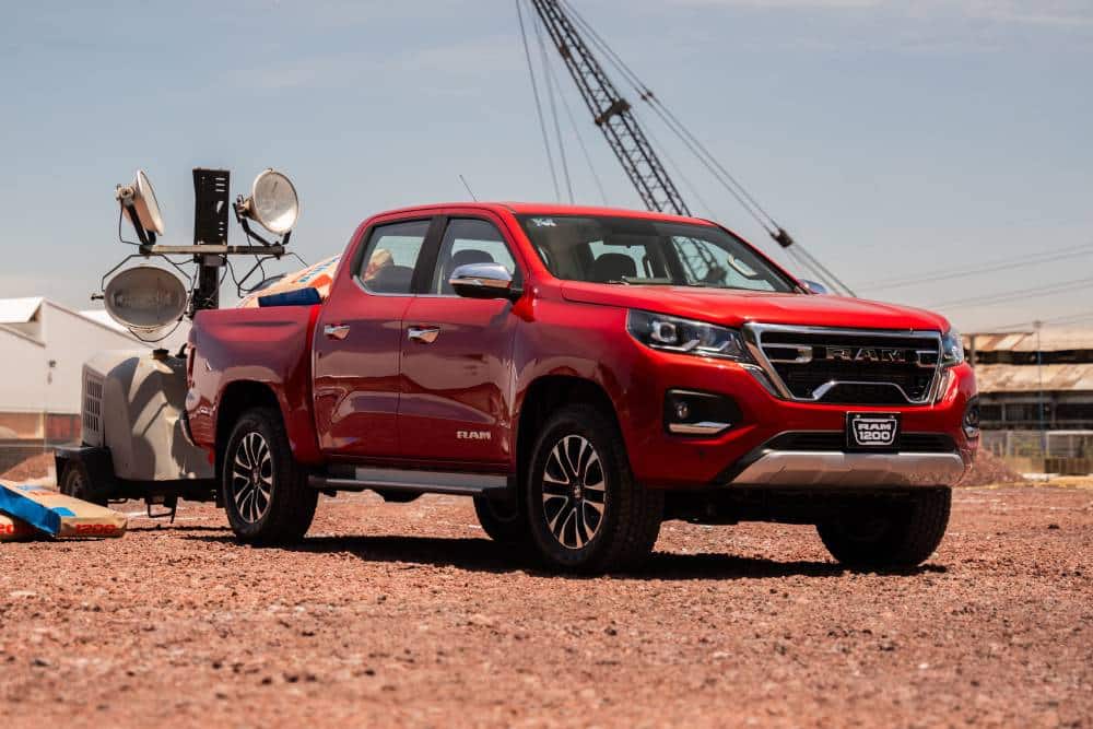 Ανανεωμένο Ram 1200 από 21.000 ευρώ με έως 220 ίππους 16 ram_1200_laramie_crew_cab_8