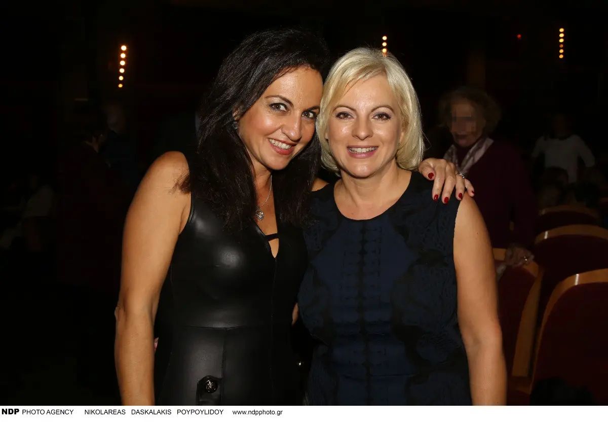 Πόπη Δομάζου: Συγκλονίζει 11 μήνες μετά την απώλεια του Μίμη Δομάζου – «Η απουσία του με έχει καταρρακώσει» 3 Οι μεγάλες κόρες του Μίμη Δομάζου