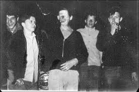 Η πραγματική ιστορία του άνδρα χωρίς πρόσωπο – Περιπλανιόταν μόνο τη νύχτα και έγινε θρύλος της περιοχής (φωτο) 5 Η πραγματική ιστορία του άνδρα χωρίς πρόσωπο – Περιπλανιόταν μόνο τη νύχτα και έγινε θρύλος της περιοχής (φωτο)