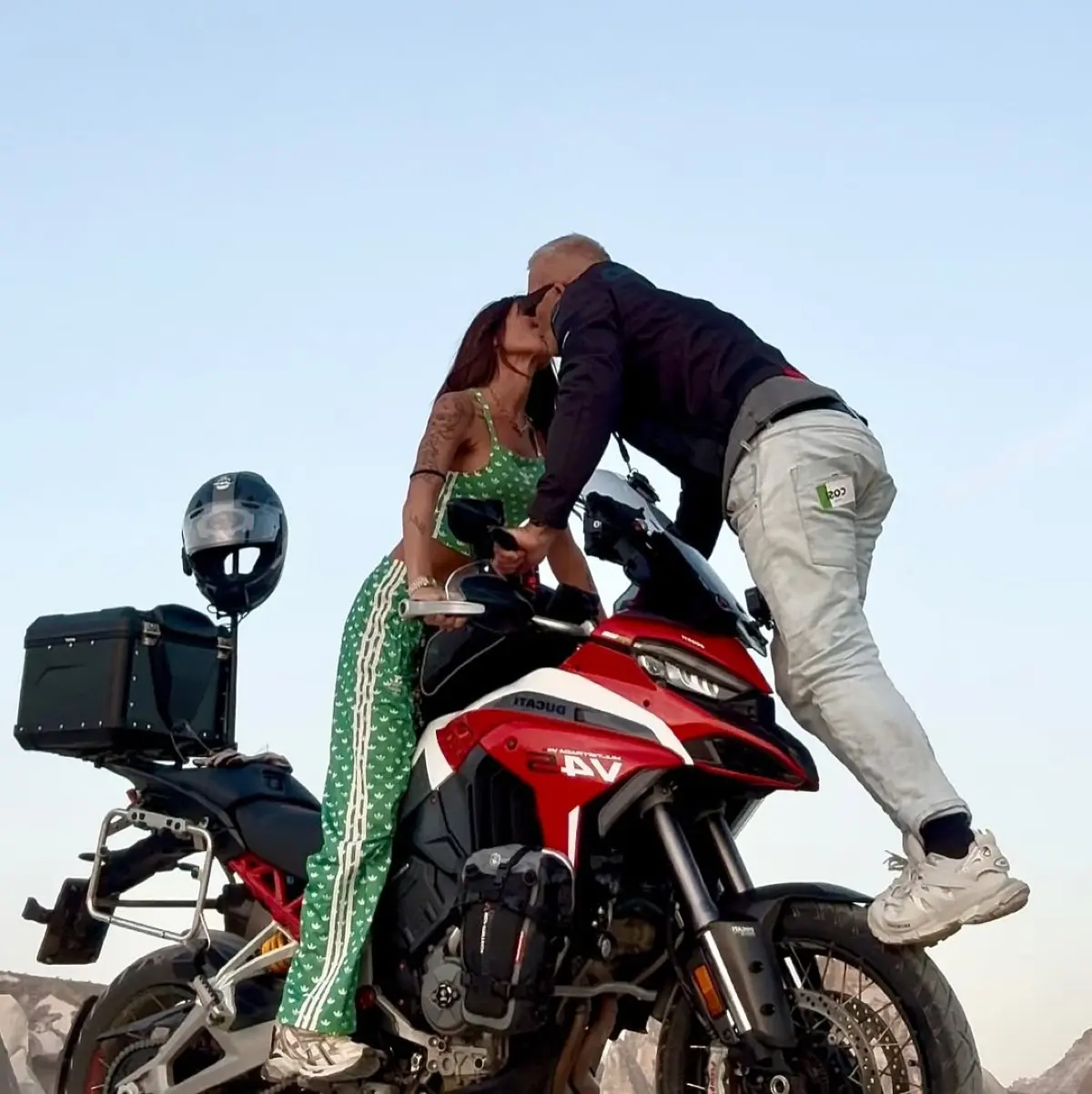 Οκτώ χρόνια έγγαμου βίου για τον Στέλιο Ρόκκο και τη Λελέ Γκόφα: «Ο χρόνος πέρασε σαν νερό» 6 Ο Στέλιος Ρόκκος και η Λέλε Γκόφα