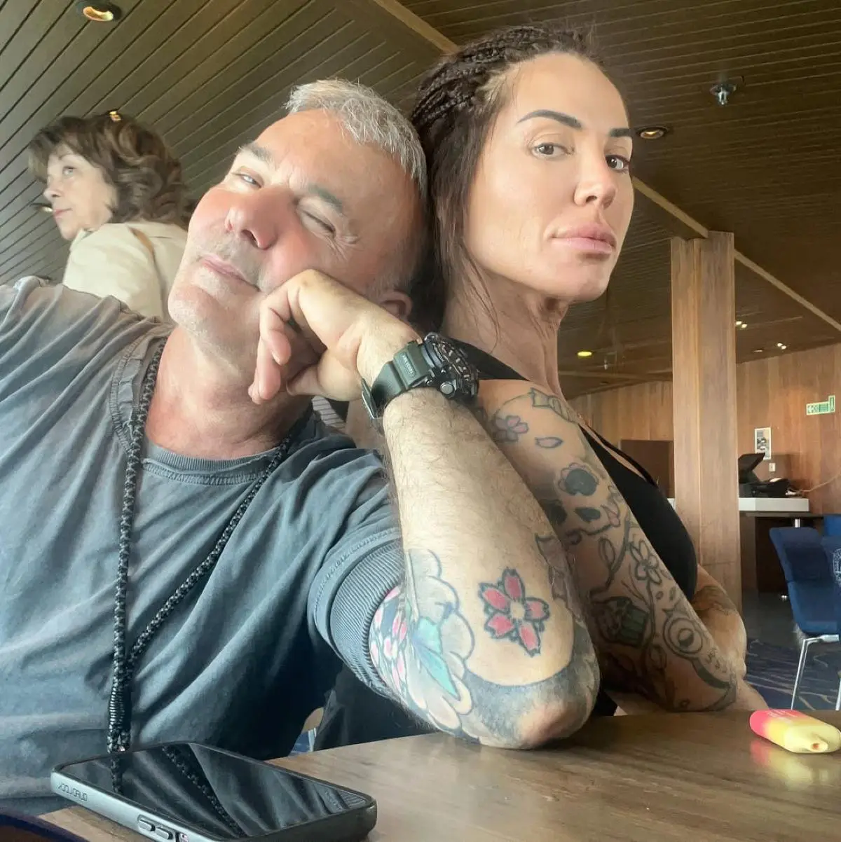 Οκτώ χρόνια έγγαμου βίου για τον Στέλιο Ρόκκο και τη Λελέ Γκόφα: «Ο χρόνος πέρασε σαν νερό» 4 Ο Στέλιος Ρόκκος και η Λέλε Γκόφα