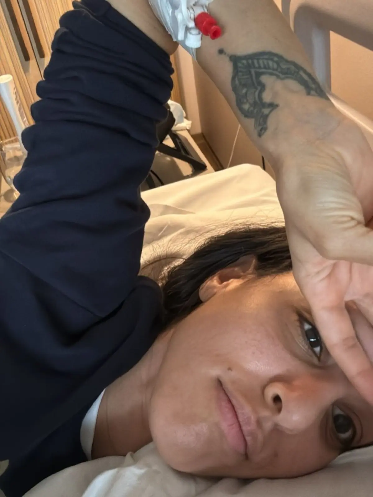 Σάττι: «Αυτός ο μήνας ήταν πραγματικά δύσκολος» – Οι πρόσφατες φωτογραφίες από το νοσοκομείο με τους ορούς στα χέρια 10 Η Μαρίνα Σάττι στο νοσοκομείο