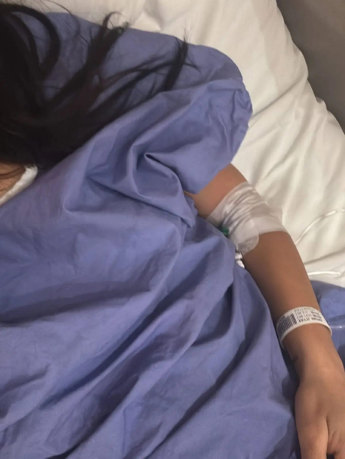 Σάττι: «Αυτός ο μήνας ήταν πραγματικά δύσκολος» – Οι πρόσφατες φωτογραφίες από το νοσοκομείο με τους ορούς στα χέρια 14 Η Μαρίνα Σάττι στο νοσοκομείο