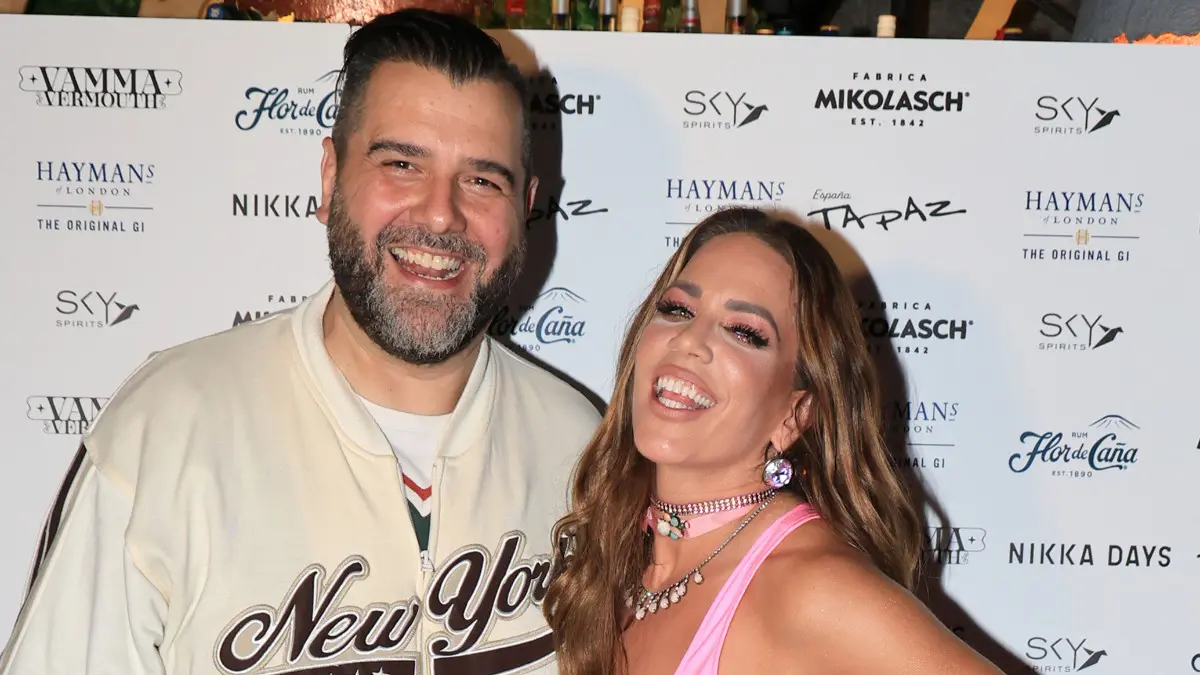 Κατερίνα Στικούδη: «Οι άνθρωποι της ΕΡΤ δεν αγχώνονται για τα νούμερα, θα ζήσουν περισσότερο» 2 Ο Βαγγέλης Σερίφης και η Κατερίνα Στικούδη