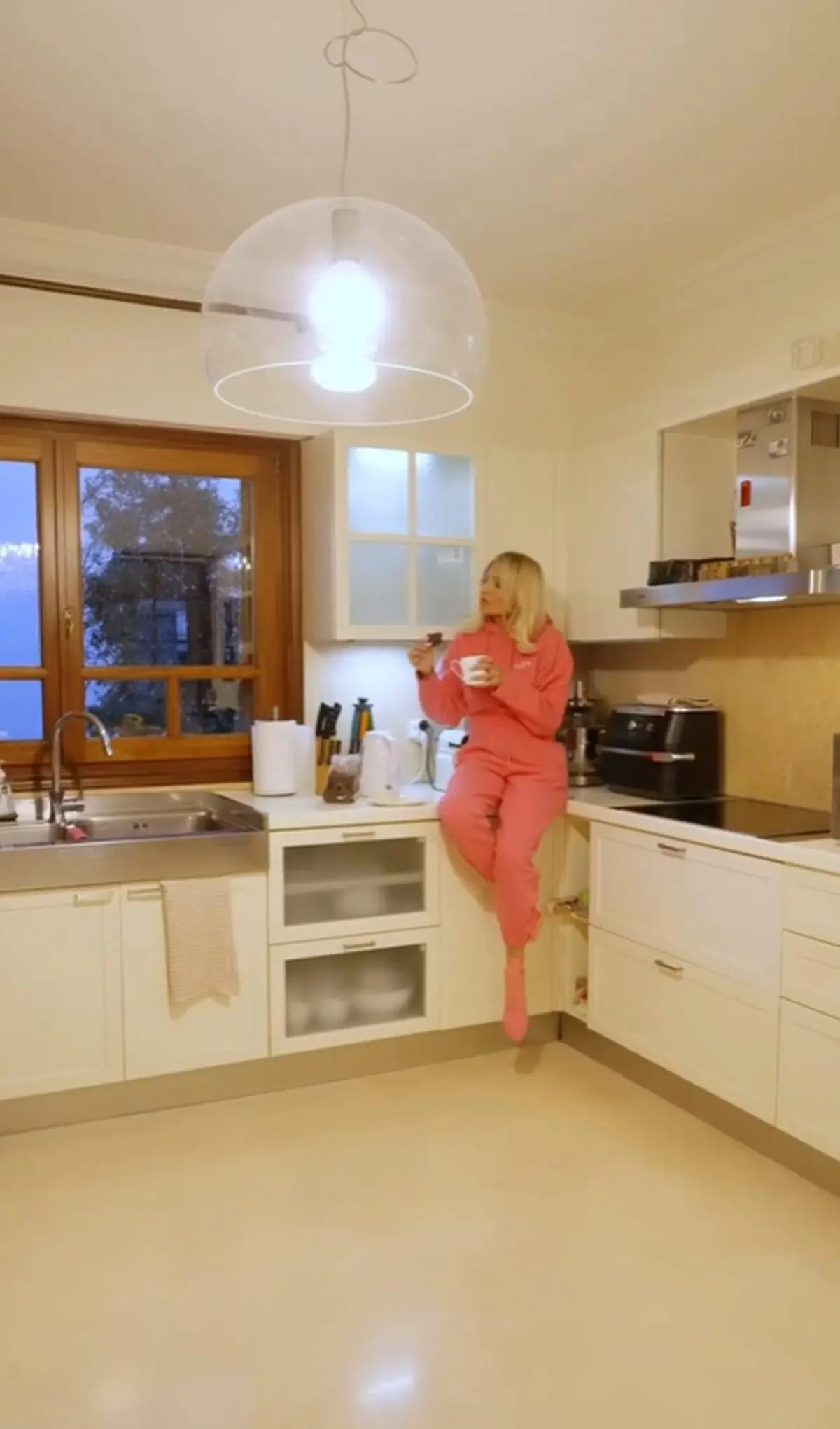 Φαίη Σκορδά: Ο γάτος της επιτέθηκε στο Χριστουγεννιάτικο δέντρο – Δείτε την αντίδρασή της 13 Το σπίτι της Φαίης Σκορδά