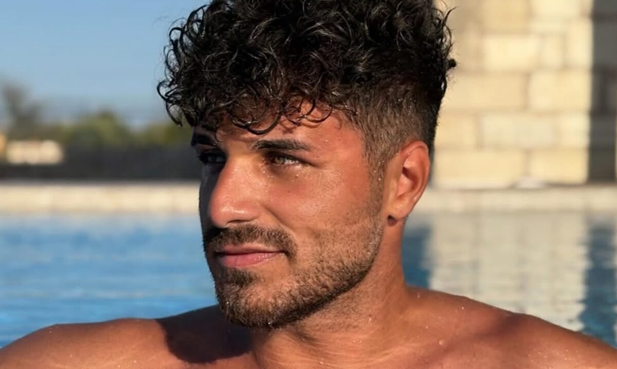 Στέφανος Παπαδόπουλος: «Ποτέ δεν είχα σοφέρ, ούτε έστειλα βίντεο ερωτικού περιεχομένου στο Viber» δηλώνει ο τραγουδιστής που κατήγγειλε τον Γιώργο Μαζωνάκη