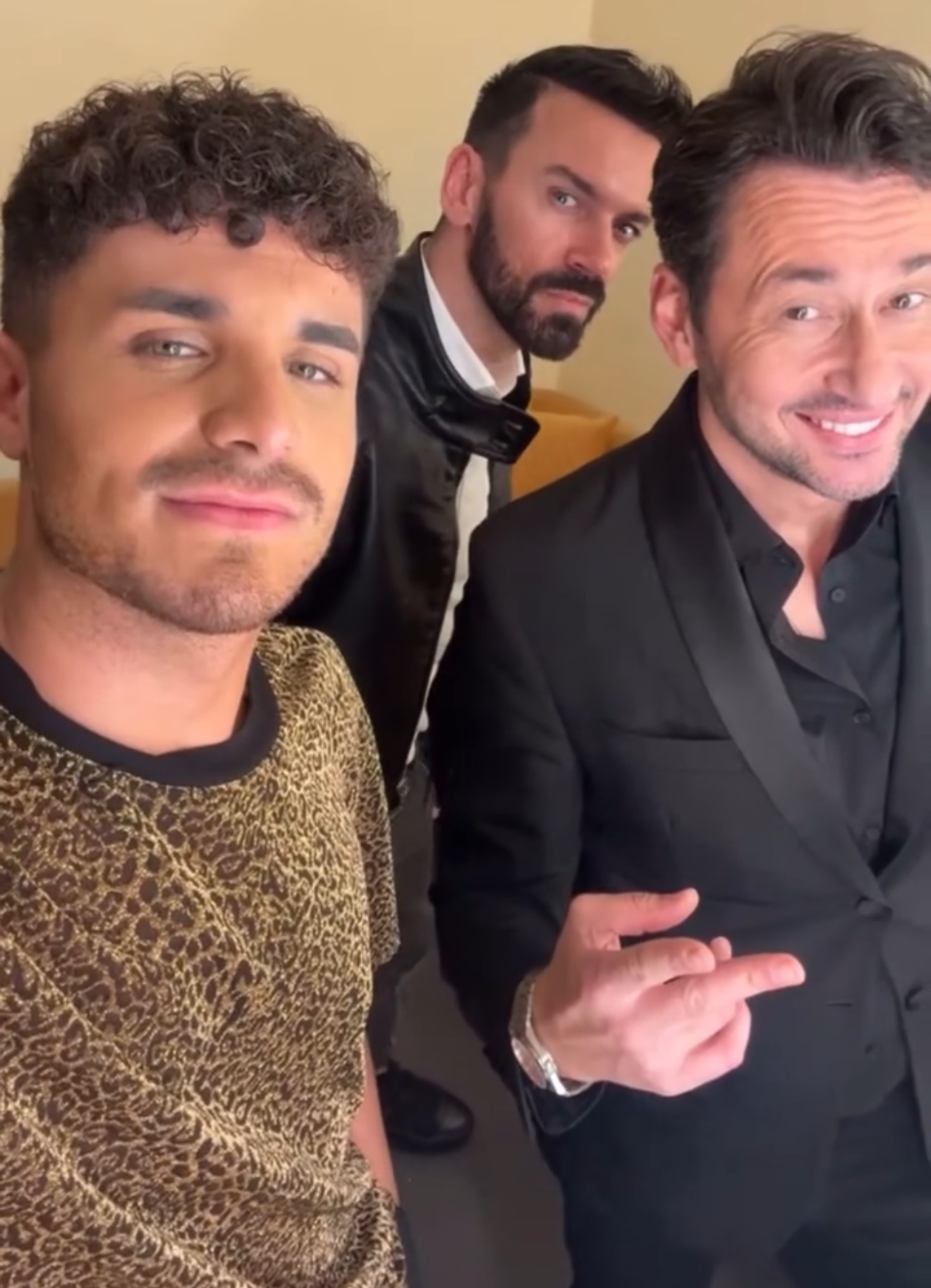 Στέφανος Παπαδόπουλος: Οι πρώτες εμφανίσεις στη Θεσσαλονίκη, η άφιξη στην Αθήνα και τα βίντεο με τον Γιώργο Μαζωνάκη 9 Στέφανος Παπαδόπουλος: Οι πρώτες εμφανίσεις στη Θεσσαλονίκη, η άφιξη στην Αθήνα και τα βίντεο με τον Γιώργο Μαζωνάκη