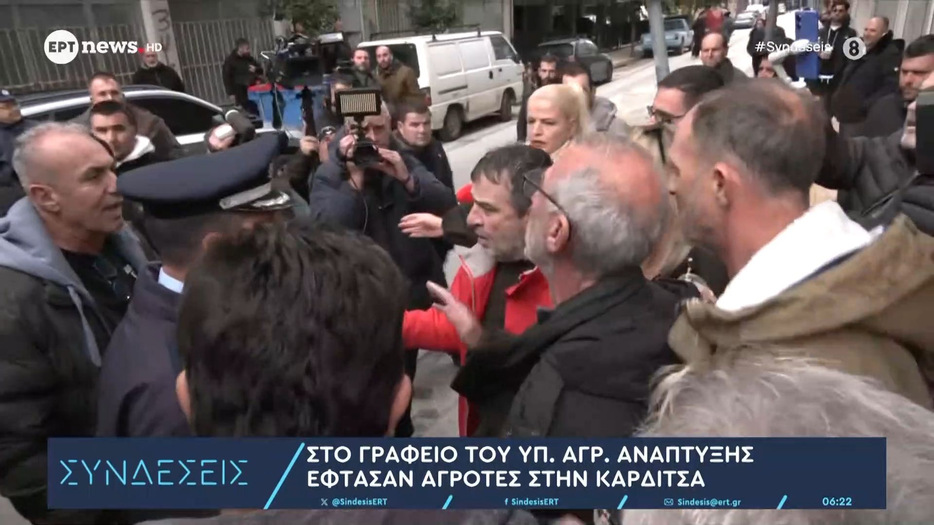 sto-grafeio-toy-yp-agr-anaptyksis-eftasan-oi-agrotes-stin-karditsa-1765261007