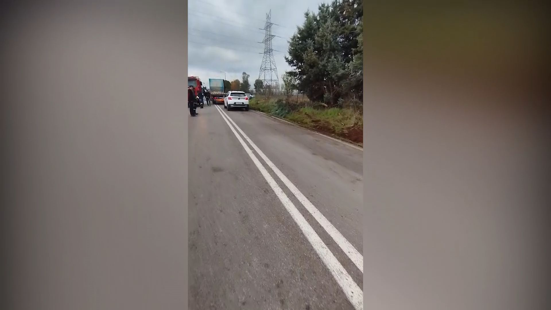 Σύγκρουση φορτηγού με ΙΧ στη Ριτσώνας Θηβών