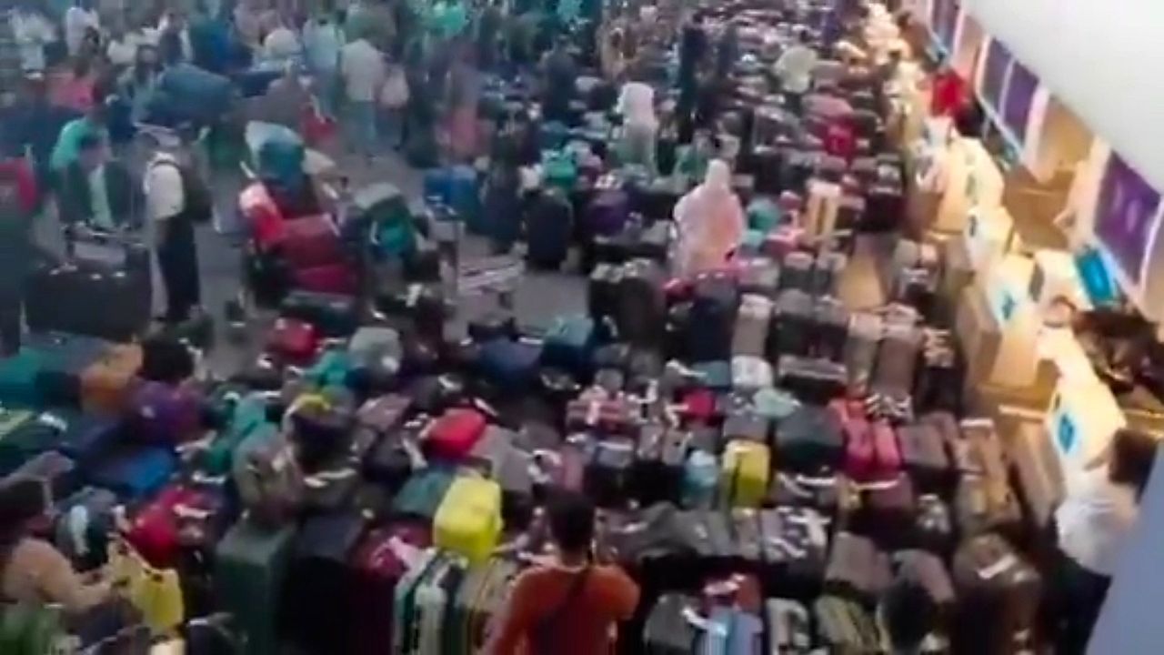 tetarti-mera-chaoys-stin-indigo-me-dekades-akyroseis-kai-anastatosi-sta-aerodromia-1765036125