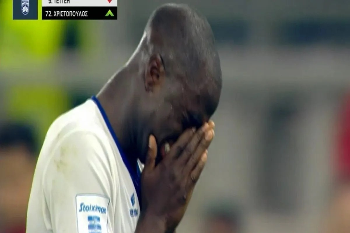 Ο Ανδρέας Τετέι ξέσπασε σε δάκρυα κατά την αλλαγή του στο Ολυμπιακός – Κηφισιά