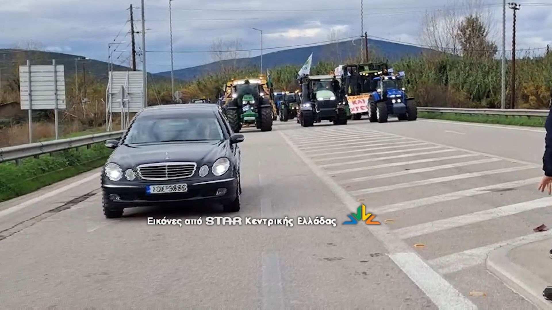 to-deytero-mploko-sto-ypsos-toy-kastroy-einai-gegonos-tis-pompis-proigeitai-nekrofora-gia-symvolikoys-logoys-1765102363