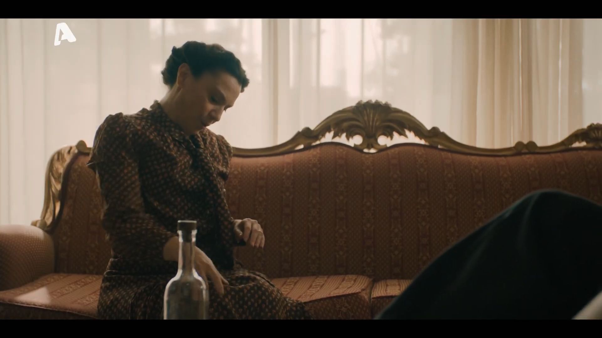 to-spiti-dipla-sto-potami-h-theodora-anakrinei-ton-iakovo-1765372743