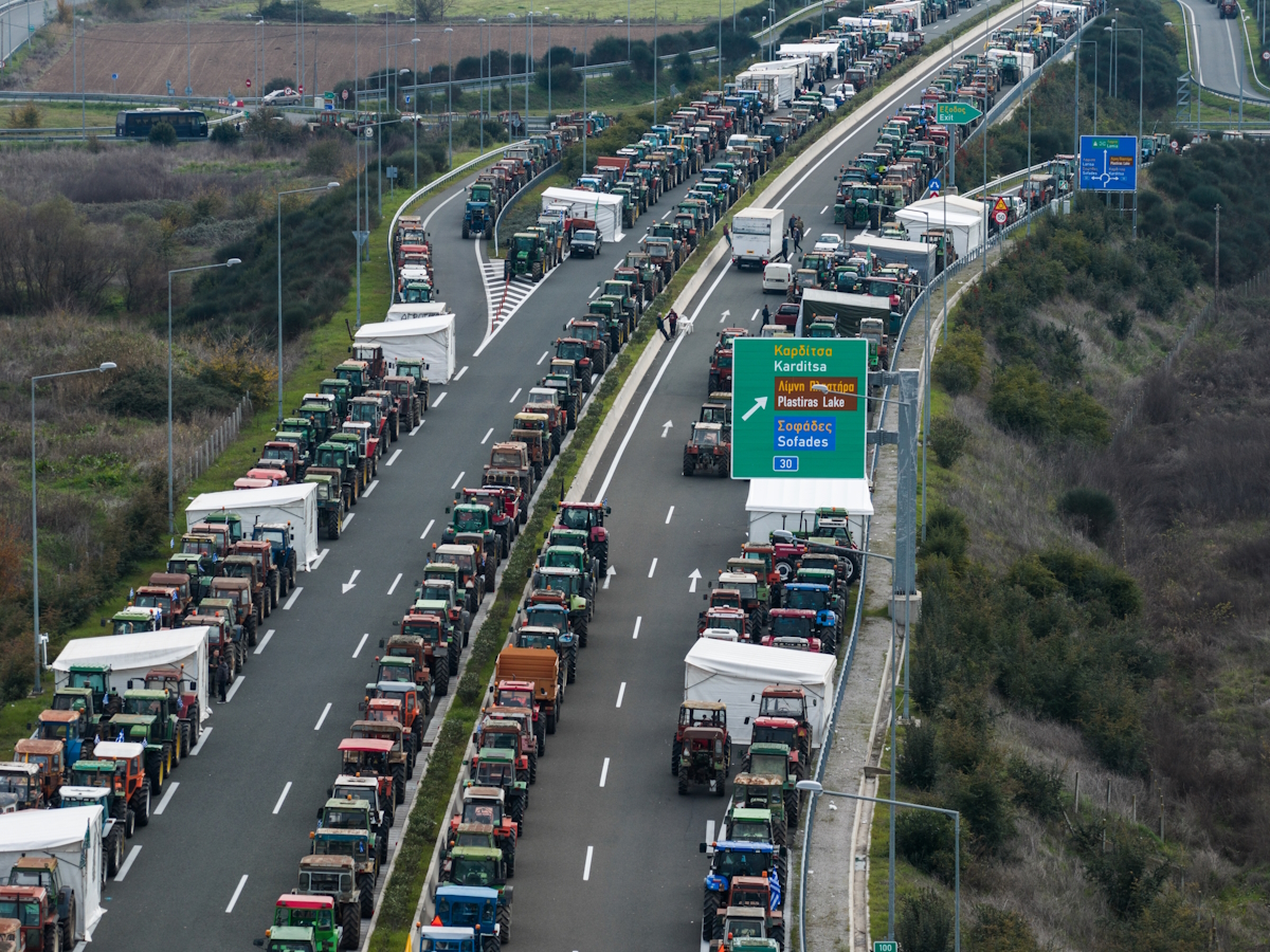 Λήψη με drone από το μπλόκο των αγροτών στον κόμβο του Αυτοκινητοδρόμου Κεντρικής Ελλάδας (Ε-65)