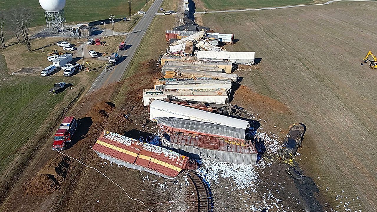 tromaktikos-ektrochiasmos-emporikoy-trenoy-me-ygro-theio-stis-ipa-1767178136