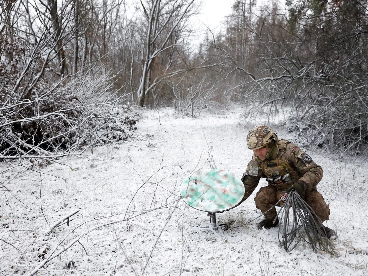 Ρωσία: Εξελίσσει όπλο για να πλήξει τους δορυφόρους Starlink του Έλον Μασκ – Τι αποκαλύπτουν μυστικές υπηρεσίες του ΝΑΤΟ