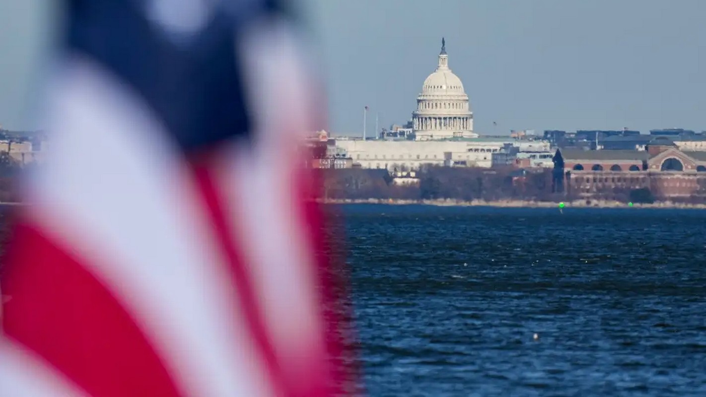 Ο Αμερικανός πρεσβευτής στο ΝΑΤΟ αμφισβητεί τα περί ουκρανικής επίθεσης στο σπίτι του Πούτιν
