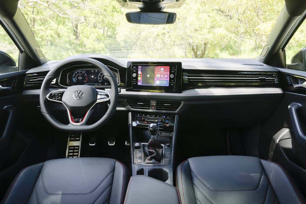 Το ανανεωμένο VW Jetta GLI αποθεώνει το χειροκίνητο με ισχύ άνω των 230 ίππων