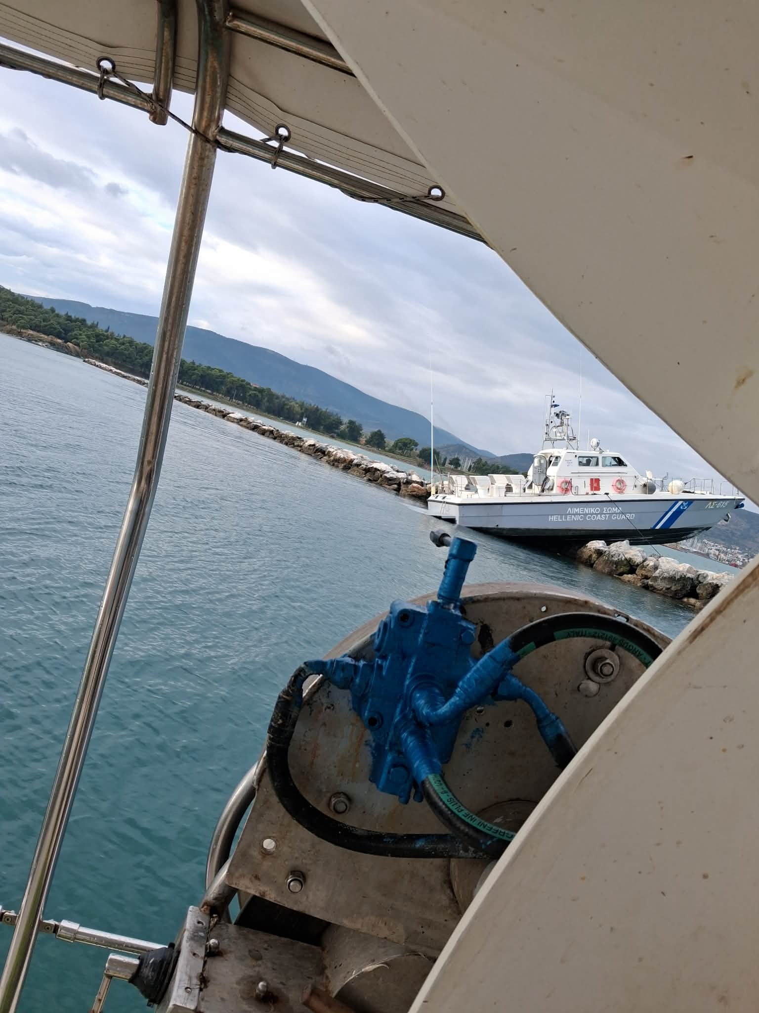 Βόλος: Σκάφος του λιμενικού χτύπησε σε βράχια – Ξεκινούν οι ενέργειες απομάκρυνσης 4 Σκάφος