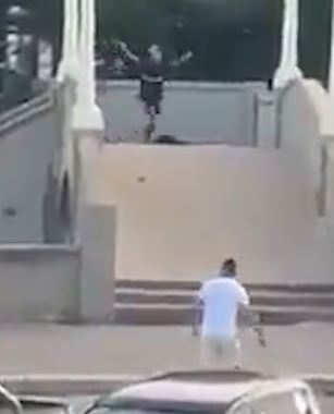 Σίδνεϊ: Δεύτερος ήρωας απομακρύνει το όπλο του δράστη πριν τον πυροβολήσουν οι αστυνομικοί και τον τραυματίσουν πολίτες κατά λάθος