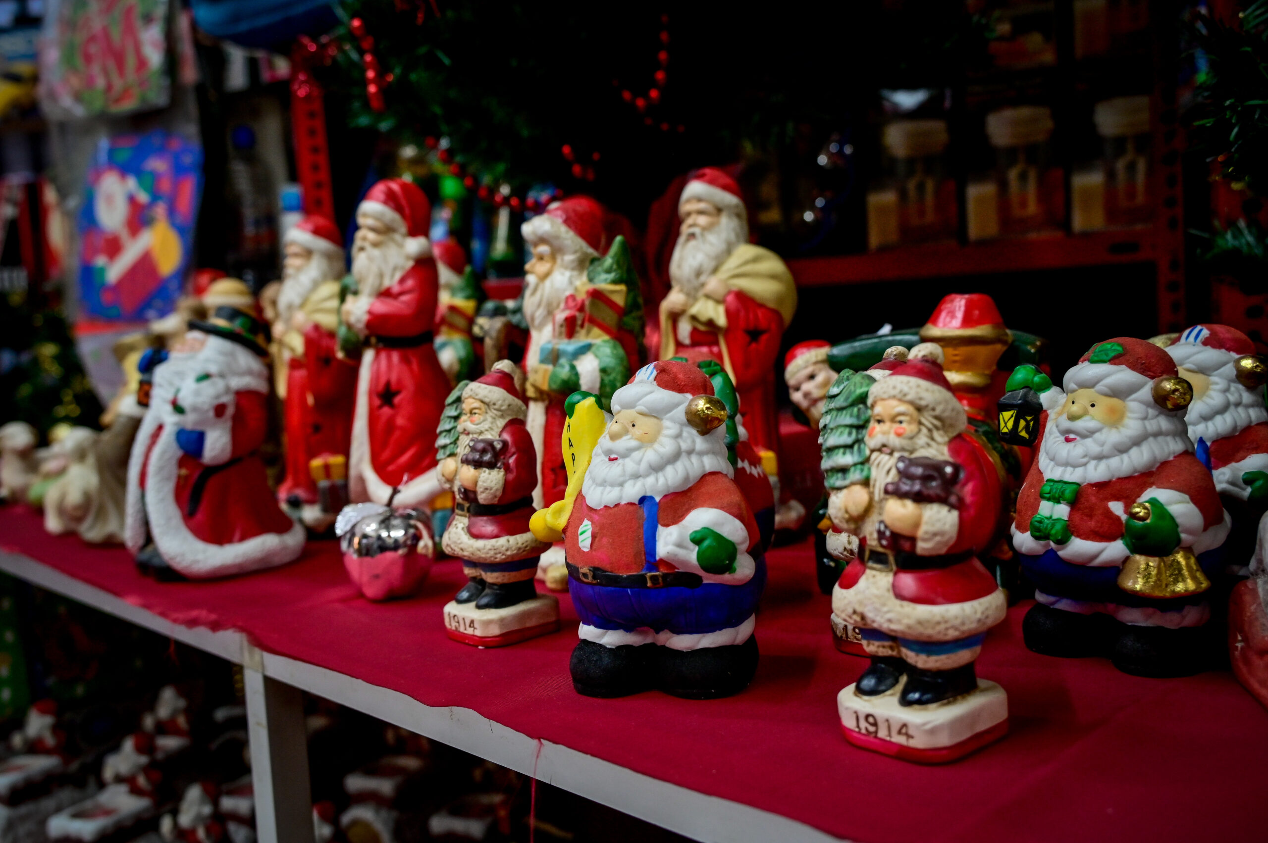 Χριστούγεννα: Νοσταλγικά στολίδια και παιχνίδια στο κέντρο της Αθήνας – Εορταστικές, ρετρό εικόνες 6 Ρετρό χριστουγεννιάτικα στολίδια στο κέντρο της Αθήνας