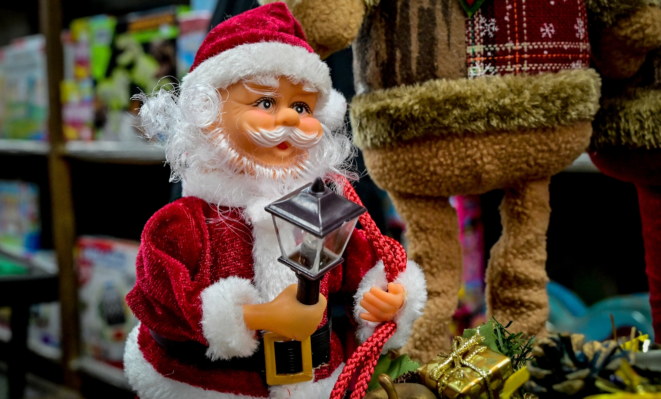 Χριστούγεννα: Νοσταλγικά στολίδια και παιχνίδια στο κέντρο της Αθήνας – Εορταστικές, ρετρό εικόνες 9 Ρετρό χριστουγεννιάτικα στολίδια στο κέντρο της Αθήνας