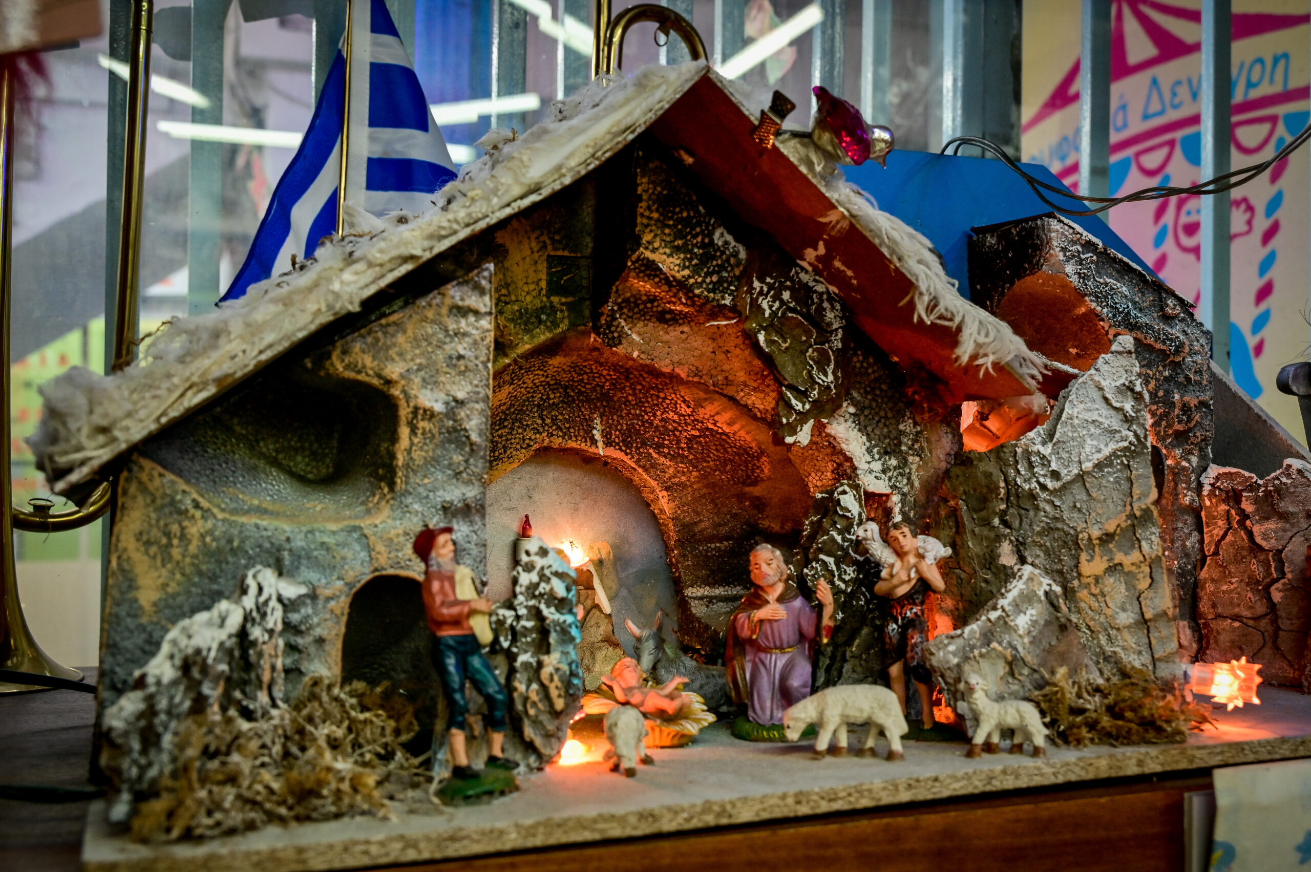 Χριστούγεννα: Νοσταλγικά στολίδια και παιχνίδια στο κέντρο της Αθήνας – Εορταστικές, ρετρό εικόνες 7 Ρετρό χριστουγεννιάτικα στολίδια στο κέντρο της Αθήνας