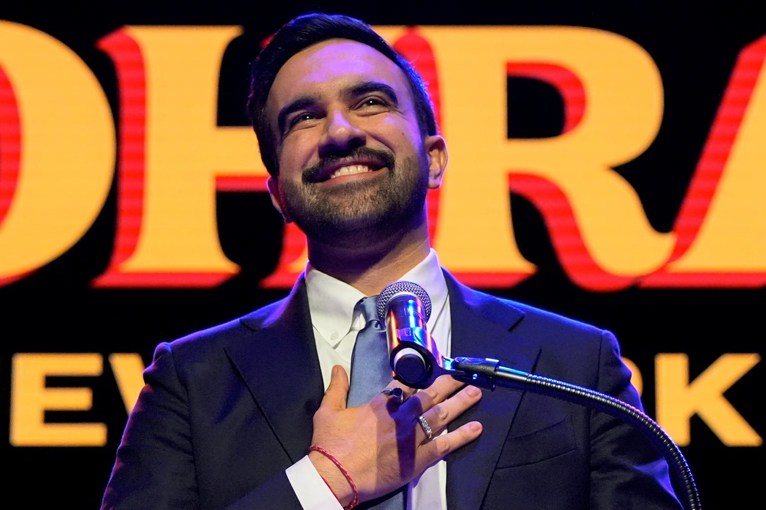 Νέα Υόρκη: Ο Ζοχράν Μαμντάνι αναλαμβάνει δήμαρχος την Πρωτοχρονιά – Η εμβληματική τελετή σε ιστορικό σταθμό μετρό και η γιορτή