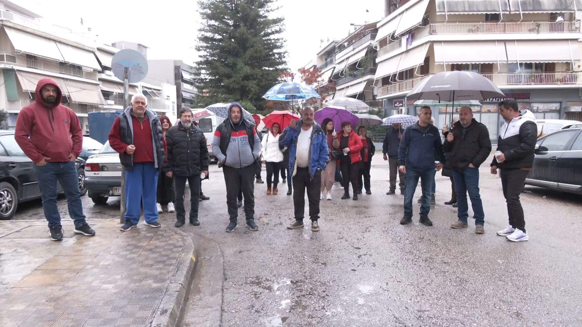 Έκλεισαν τους πάγκους τους στη λαϊκή αγορά της Λαμίας
