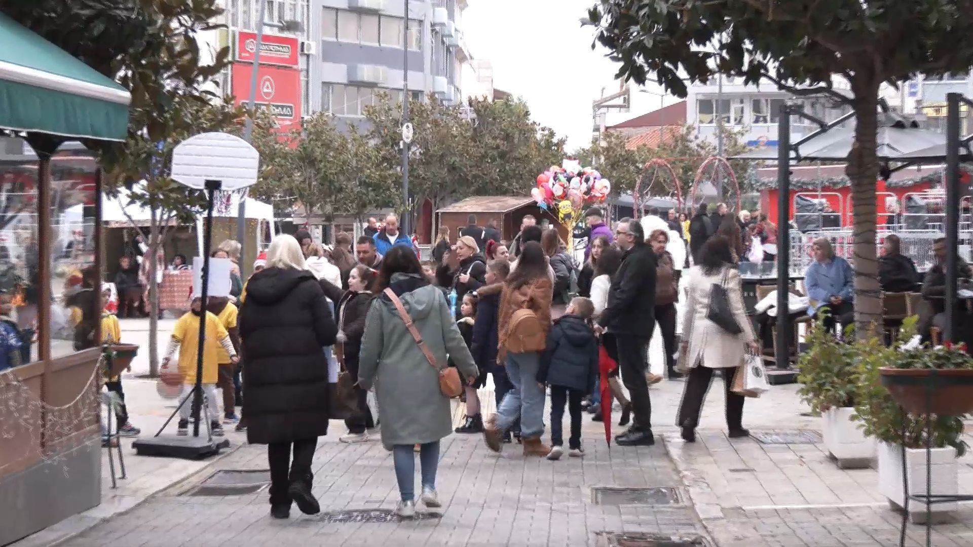 Αντίστροφη μέτρηση για τα Χριστούγεννα: Κυριακή με ανοιχτά καταστήματα