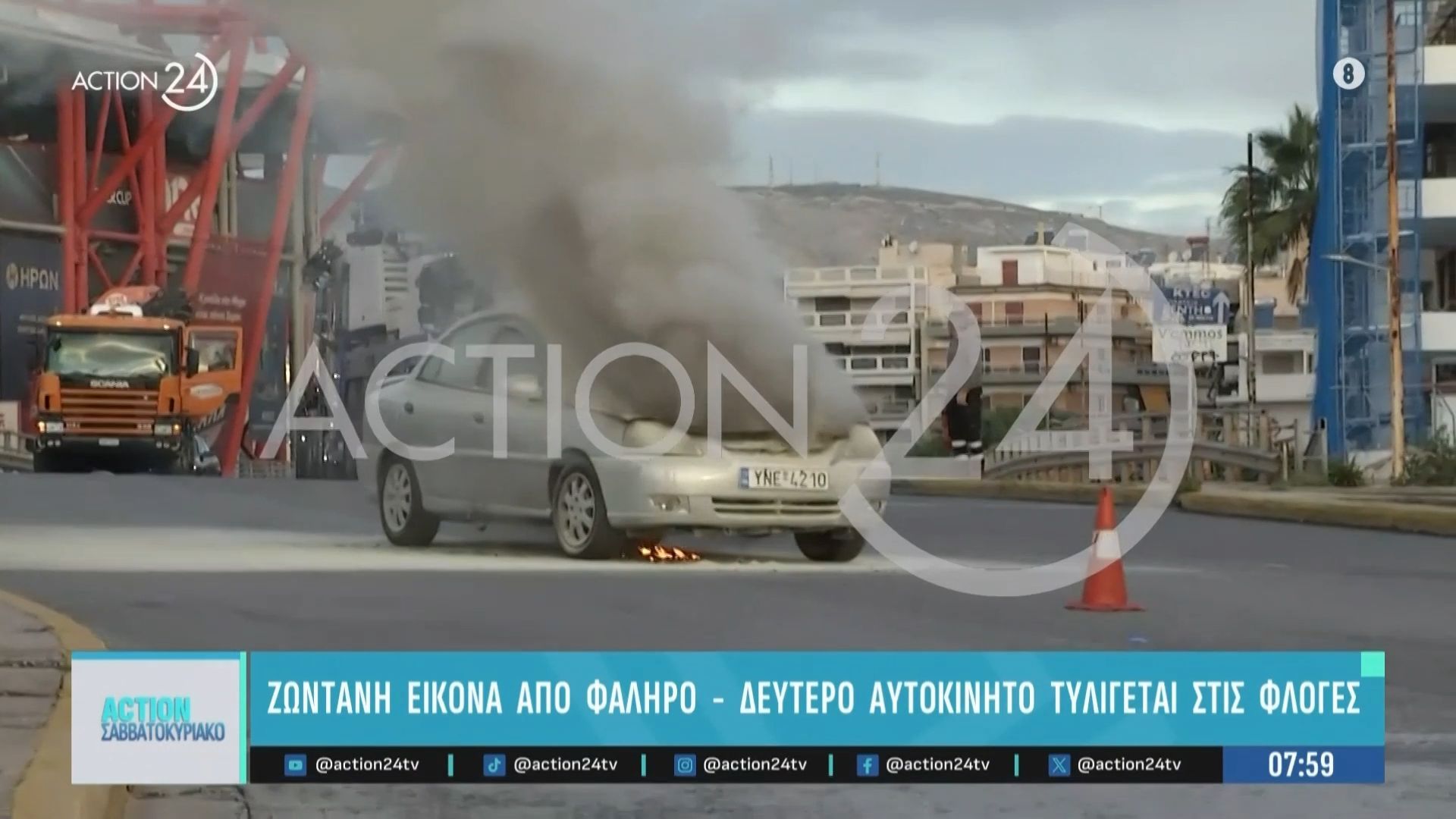 Δεύτερο-αυτοκίνητο-τυλίγεται-στις-φλόγες-στο-Φάληρο