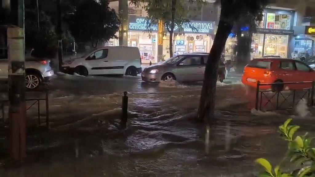Επέλαση-της-κακοκαιρίας-Byron-με-δρόμους-να-πλημμυρίζουν-στην-Αττική