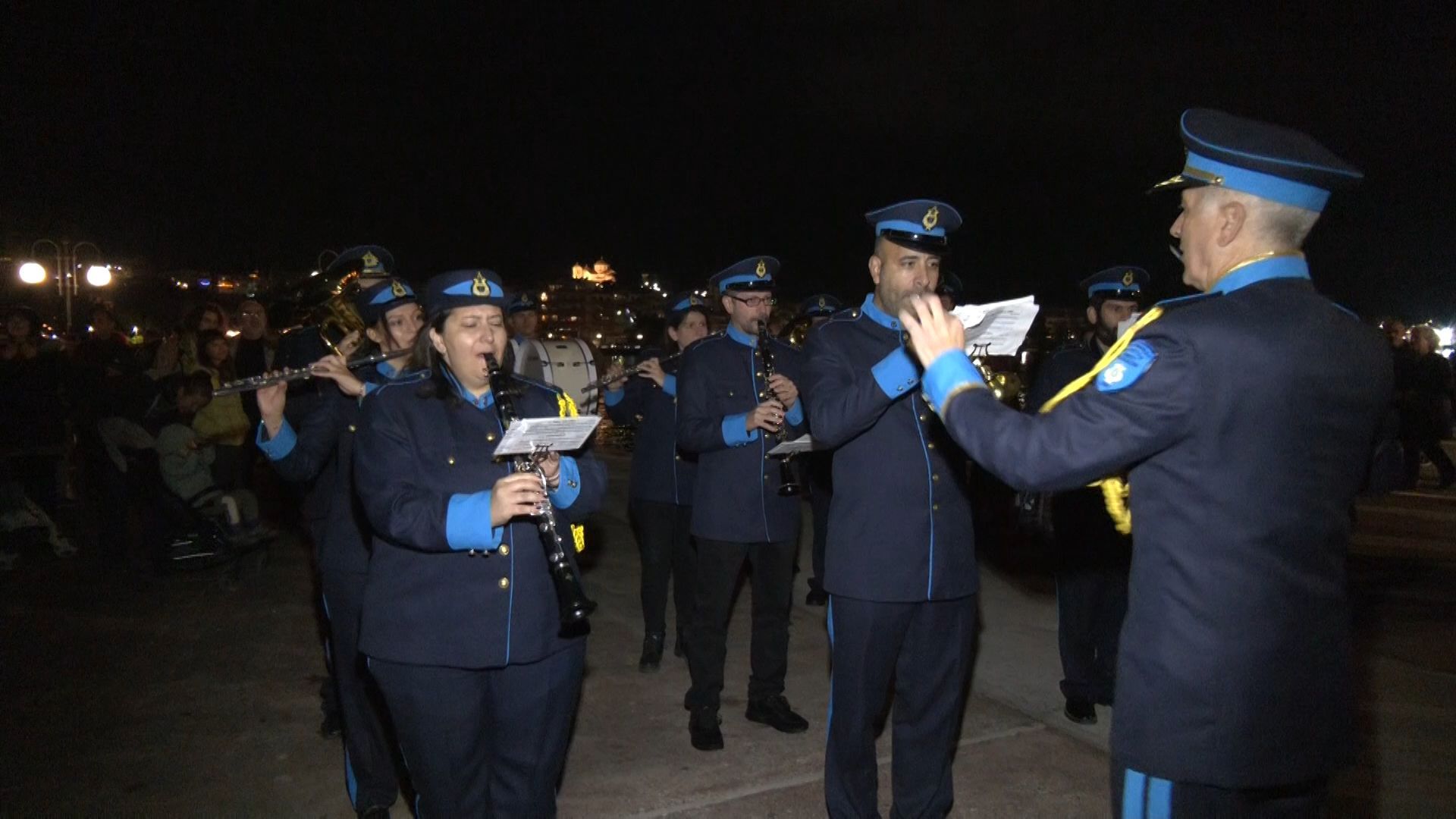 Η Χαλκίδα άναψε το Χριστουγεννιάτικο Δέντρο της