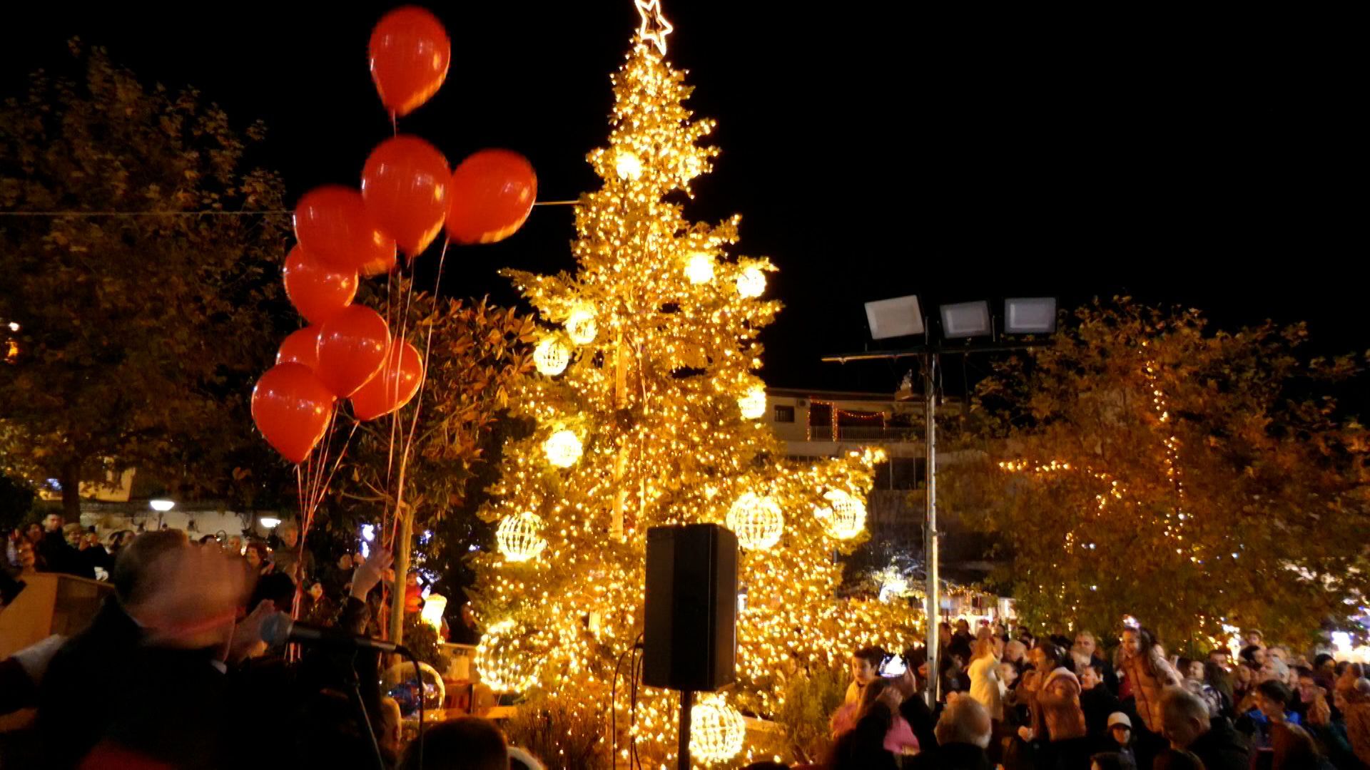 Λιβαδειά-Έναρξη-εορταστικών-εκδηλώσεων-με-το-άναμμα-του-Χριστουγεννιάτικου-δέντρου