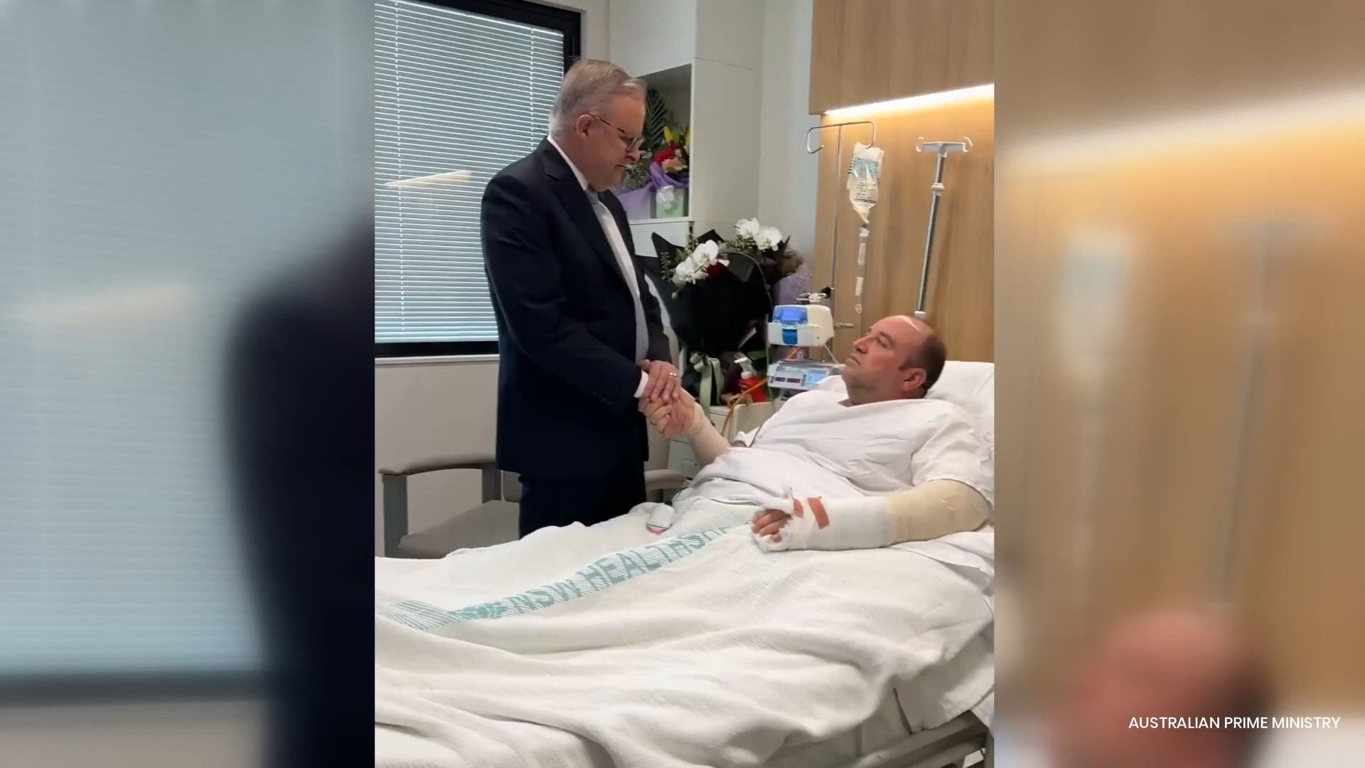 Ο-Αυστραλός-πρωθυπουργός-επισκέπτεται-τον-Σύρο-ήρωα-του-Bondi-Beach