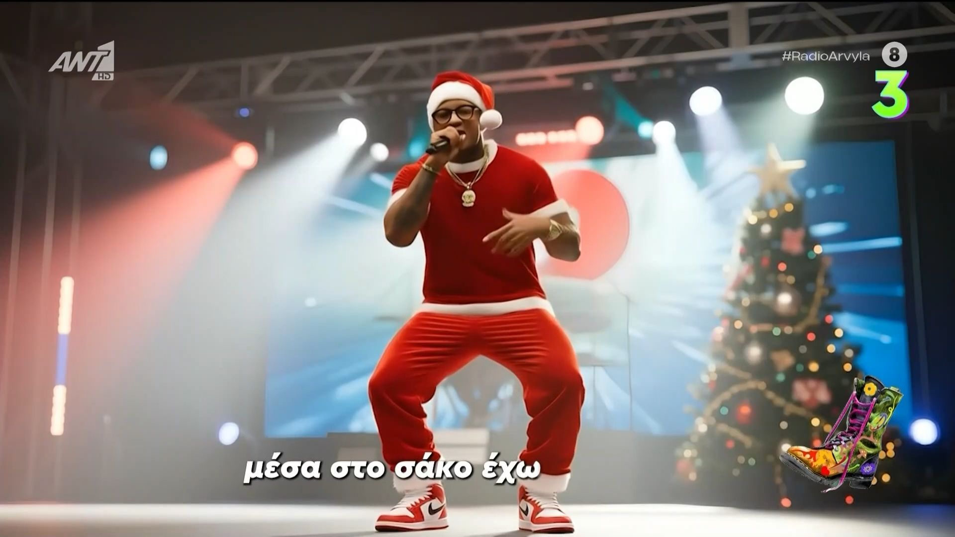 Ποιος-καλύτερος-να-ανάψει-το-χριστουγεννιάτικο-δέντρο-από-τον.-Light