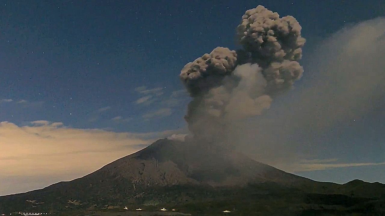 Τέφρα-από-το-ηφαίστειο-Σακουρατζίμα-φτάνει-1500-μέτρα-ύψος