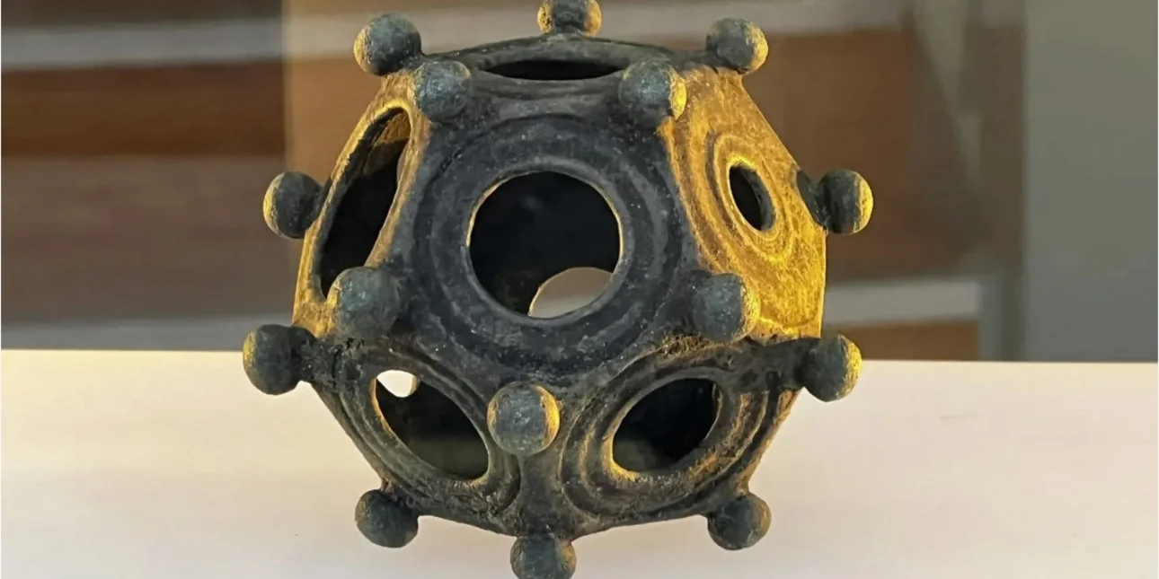 «Δωδεκάεδρο του Νόρτον»: Το αρχαίο «αινιγματικό» αντικείμενο που προκαλεί «γρίφο» στους επιστήμονες (φωτο)