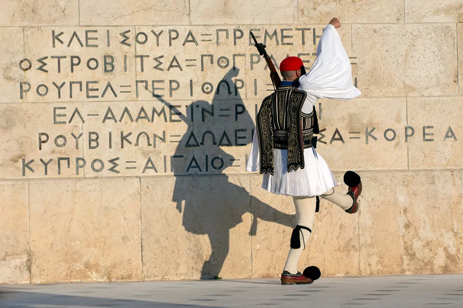 Μνημείο του Αγνώστου Στρατιώτη: Η σημασία των επιγραφών