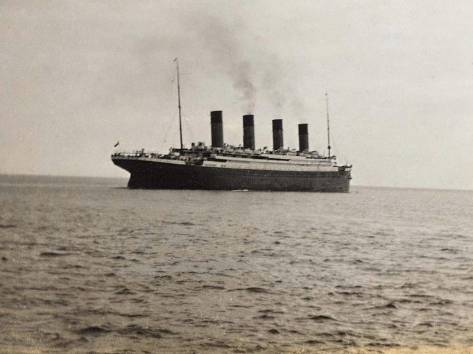 Άνθρωποι “ξαναζούν” τον Τιτανικό: Βίντεο αποκαλύπτει την αντοχή τους στο παγωμένο νερό!