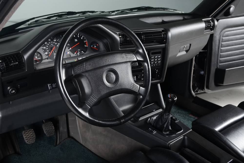 BMW M3 E30 αγγίζει τις 100.000 ευρώ 16 1990-bmw-m3-e30-for-sale (5)