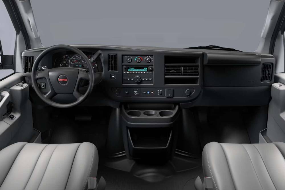 Το 32χρονο νέο V8 βαν με πάνω από 400 άλογα 22 2025-gmc-savana-5