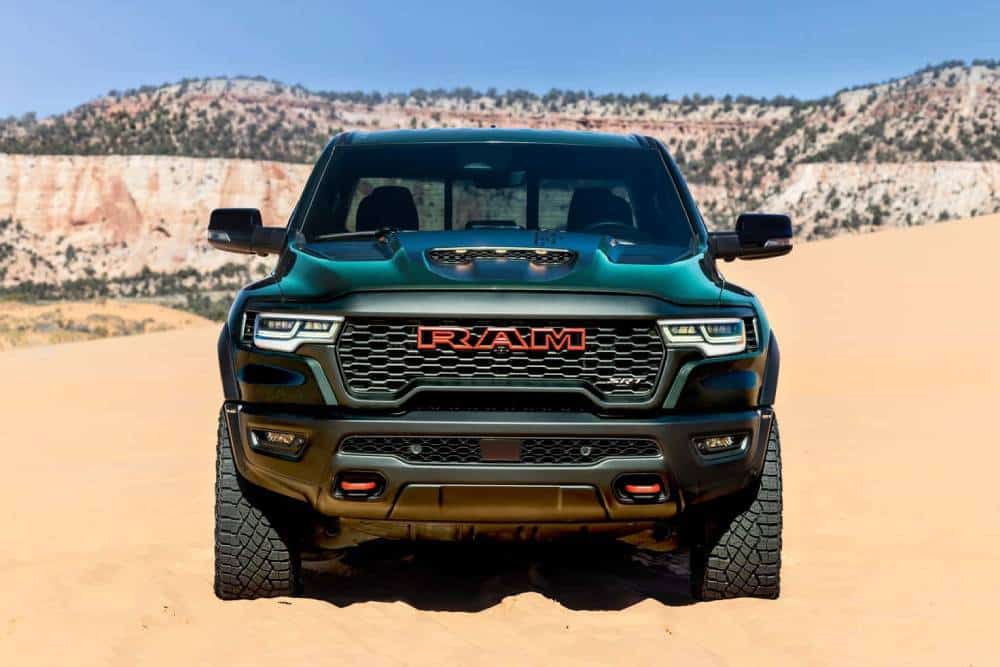 Η θριαμβευτική επανεμφάνιση του Ram TRX με 777 ίππους 24 2027-ram-1500-srt-trx (14)