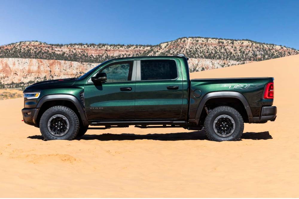 Η θριαμβευτική επανεμφάνιση του Ram TRX με 777 ίππους 23 2027-ram-1500-srt-trx (3)
